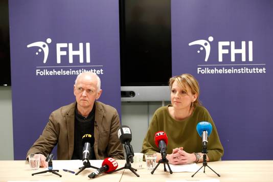 Beeld van de persconferentie over het eerste besmettingsgeval in Noorwegen. Het slachtoffer maakt het goed en vertoont geen symptomen.