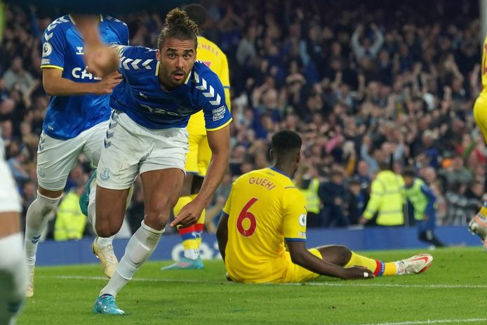 Calvert-Lewin kopt raakt (3-2): Everton het delirium nabij.