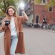 Kim Feenstra staat niet alleen vóór de camera