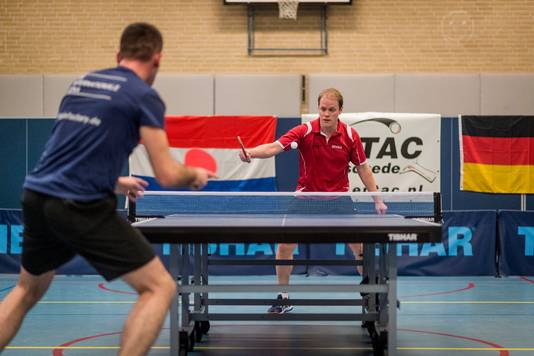 Tom Coenen namens Entac in actie tegen Jena.