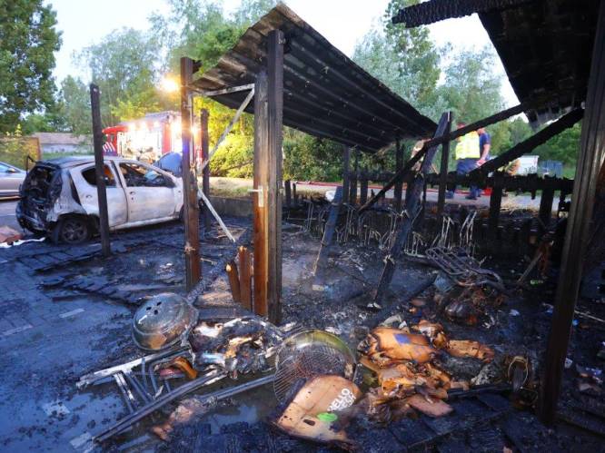 Auto en fietsenstalling gaan in vlammen op bij jongerenbegeleiding in Den Bosch