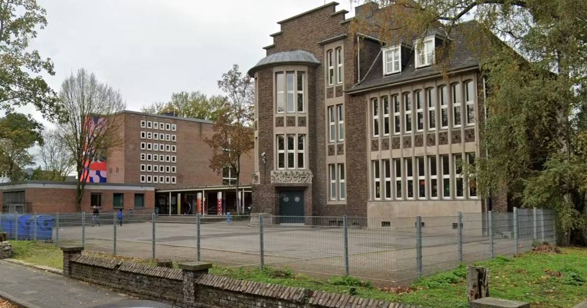 Sviluppi scioccanti in una scuola tedesca: “Gli studenti impongono la Sharia e le ragazze in fondo alla classe si convertono all'Islam” |  al di fuori