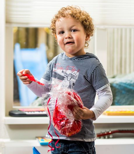 Mama kan geen cadeautje betalen: ‘Probeer dat maar eens uit te leggen aan een kind van twee’