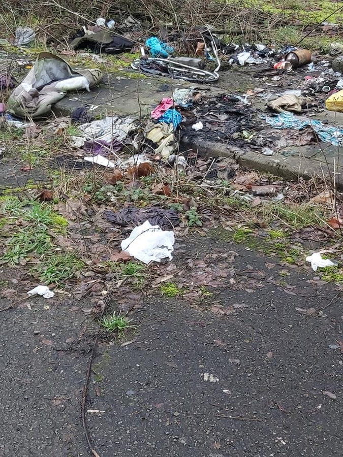 Dépôts clandestins à l'angle de la rue du Garde-Barrière et de la rue Chet à Montignies-sur-Sambre (Charleroi)