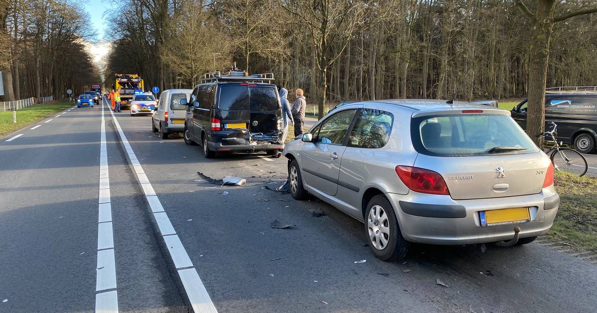 Flinke verkeershinder op N35 bij Raalte door dubbele aanrijding.