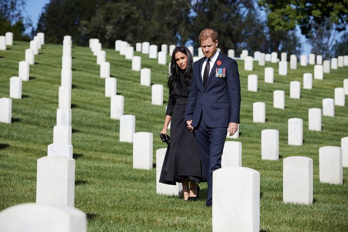 Meghan en Harry op het kerkhof in LA.