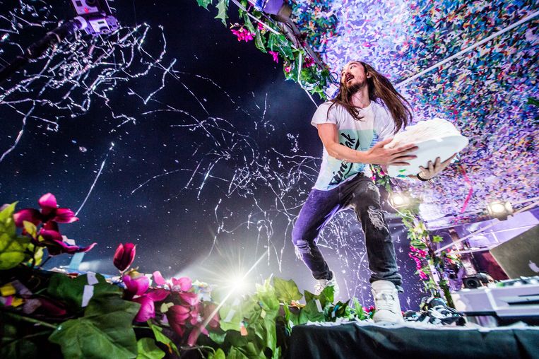 Kristof Michiels over taarten­­­­­­­­­­­­­­­­­­­­­­­­­gooi­en­de dj’s op Tomorrow­land: ‘Natuur­lijk lopen er onnozelaars rond, maar waarom vestigen media daar de aandacht op? Op rock­festivals heb je minstens evenveel charlatans.’
 Beeld BELGA