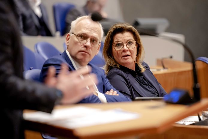 Piet Adema (Landbouw) en Ministers Christianne van der Wal (Stikstof) tijdens een debat met de Tweede Kamer.
