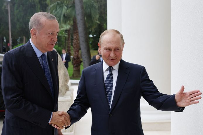 Russische president Poetin ontvangt Turkse president Erdogan in Sotsji.