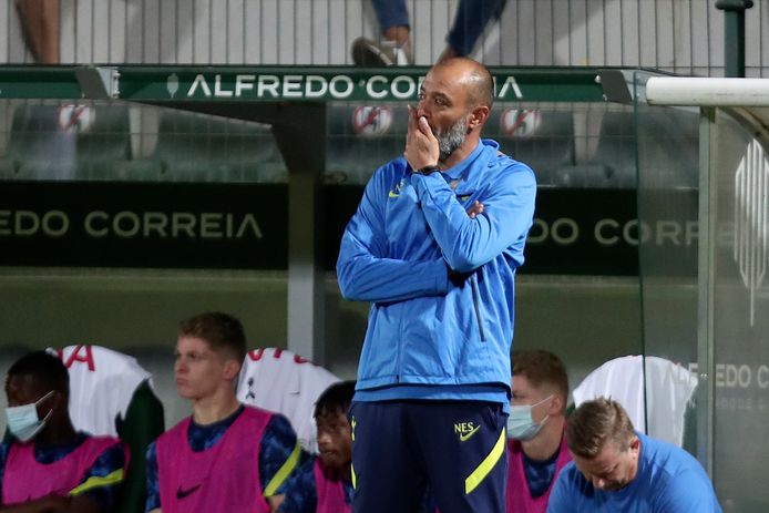 Tottenham-trainer Nuno Espirito Santo baalt na de nederlaag van zijn ploeg.