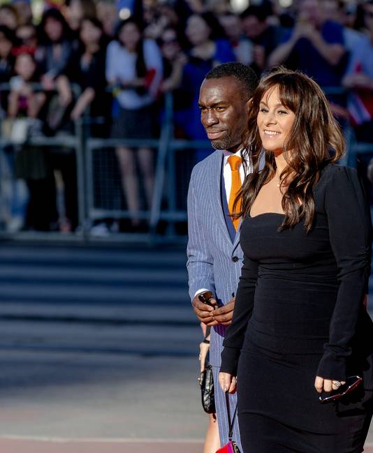 trijntje oosterhuis blikt trots naar groeiende babybuik show gelderlander nl