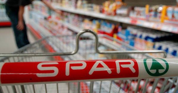 Mannen met bivakmutsen plegen inbraak bij Spar in Standdaarbuiten