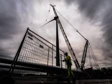 Millimeterwerk op grote hoogte: wieken aan windmolen Koningspleij gemonteerd