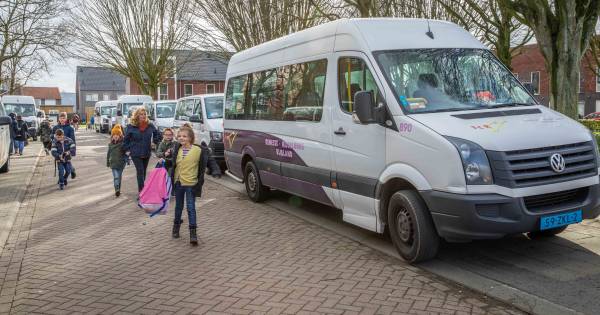 Taxibussen failliet TCR rijden ook volgende week nog: 'We hebben de brandstof vooruit betaald' - BN 