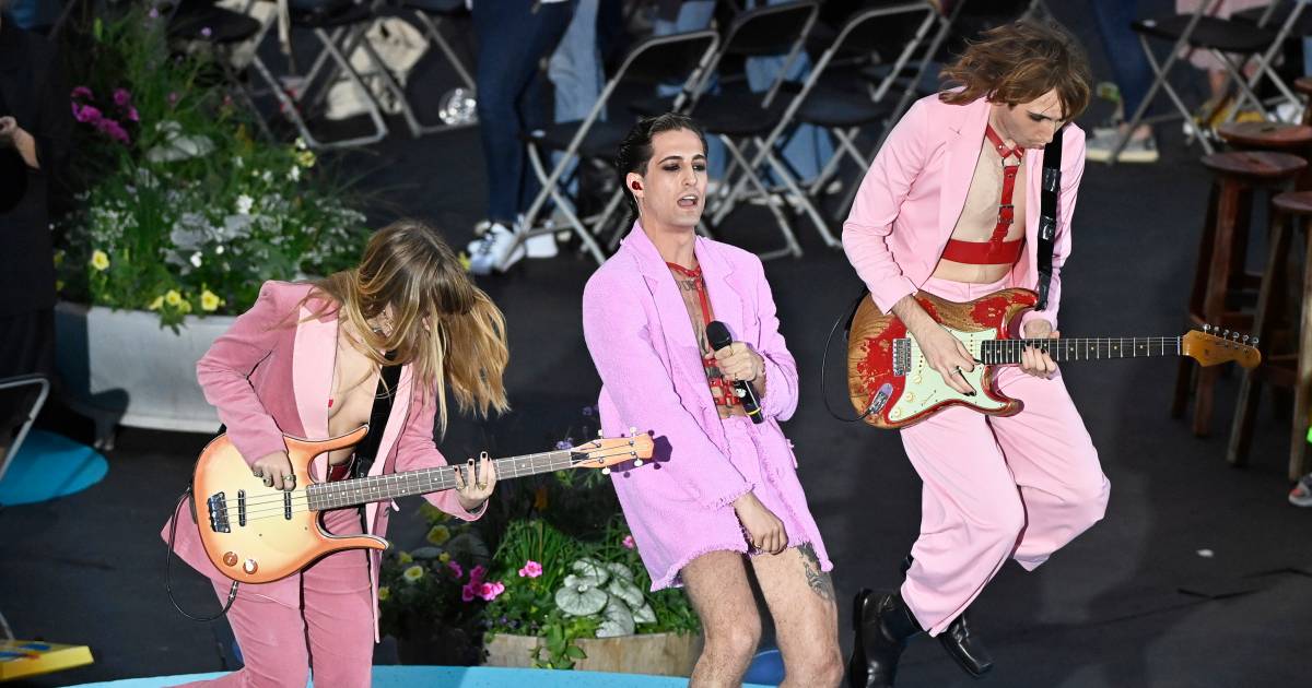 Maneskin Makes Statement Male Band Members Kiss During Performance Show Netherlands News Live