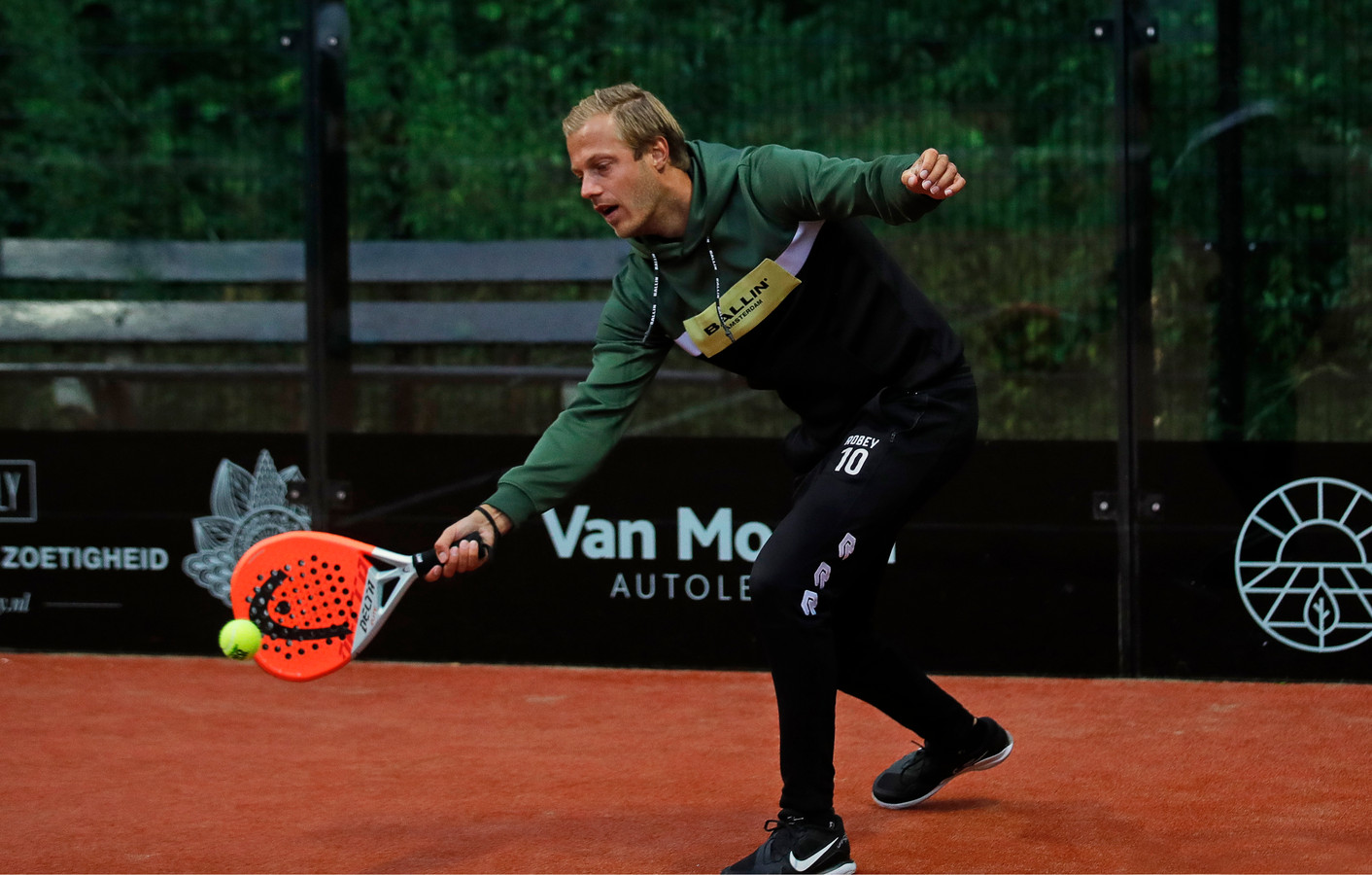 Voetbal onder druk bij Pascal van Hulst door tennis en padel: ‘Dat mijn ...