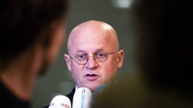 Grapperhaus: Schade voetbalgeweld verhalen op daders, wedstrijd ‘gaat gewoon niet door’ als veiligheid niet op orde is