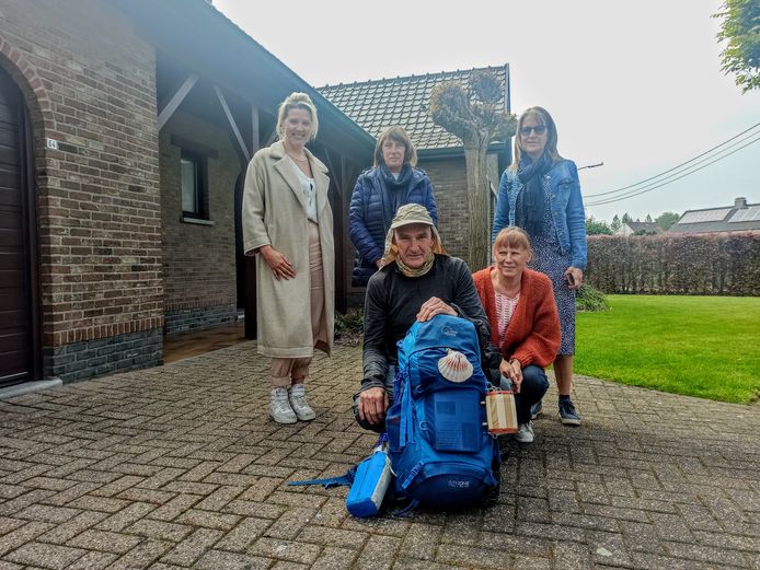 Marnix met zijn vrouw en schepenen Hilde Baetslé (Samenplus), Lieselotte Van Hoecke (Samenplus) en Chantal Bobelijn (Samenplus).