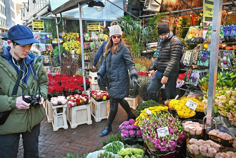 Dislocatie Mainstream Interessant Meer souvenirs dan bloemen te koop op Amsterdamse bloemenmarkt