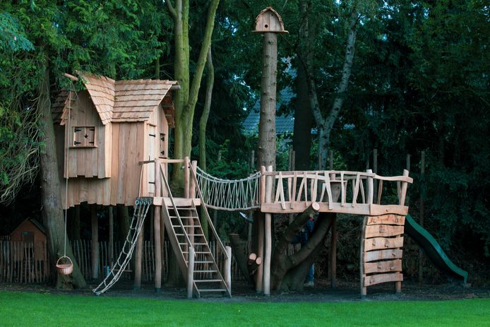 Gek hooi Dreigend Plaats eens een ultra-deluxe boomhut in de achtertuin: “We willen kinderen  dichter bij zichzelf en de natuur brengen” | Lommel | hln.be