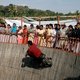 Nederlander fotoshopt zichzelf op vakantiefoto's van vrienden