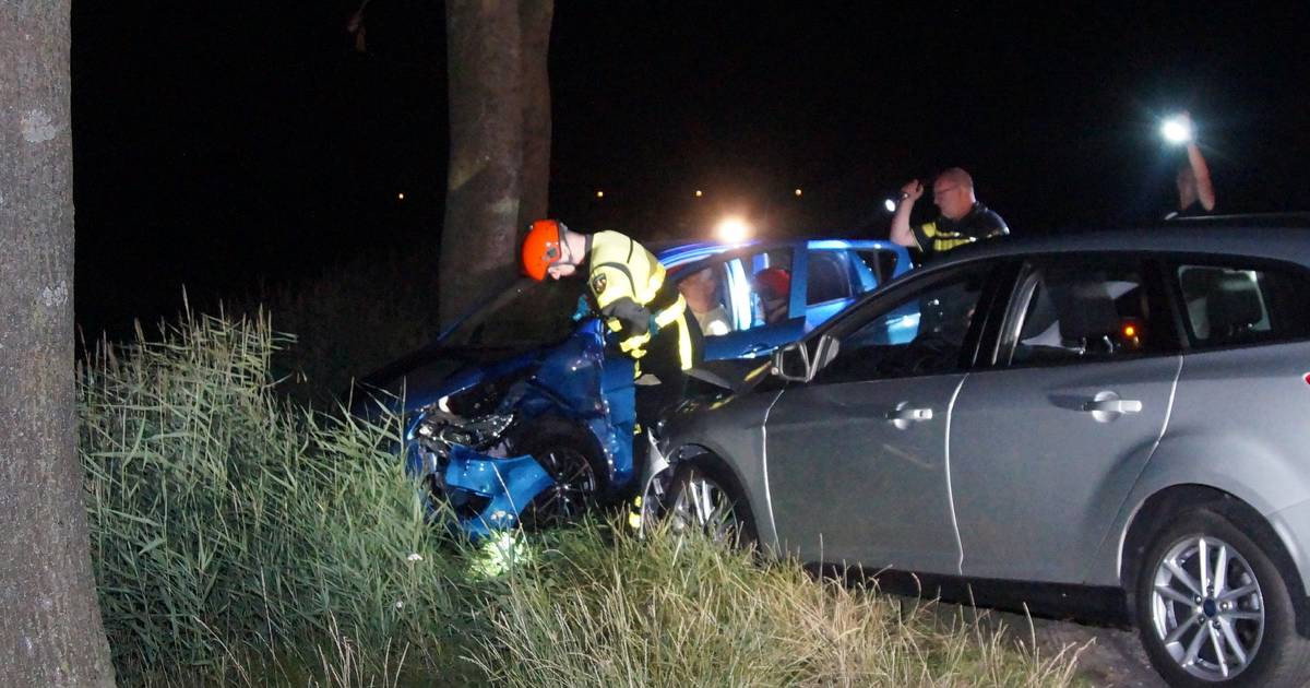 Drie gewonden bij botsing tussen twee autos in Waalwijk.