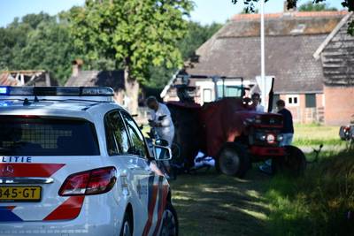 Trekker rijdt groep fietsers aan in Den Ham: meerdere gewonden