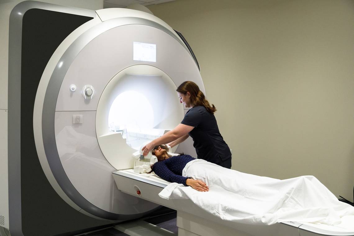 ‘De evolutie heeft mensen geselecteerd die niet empathisch zijn voor iedereen’: waarom psychopaten sympathiek zijn en we vaker meevoelen met dieren