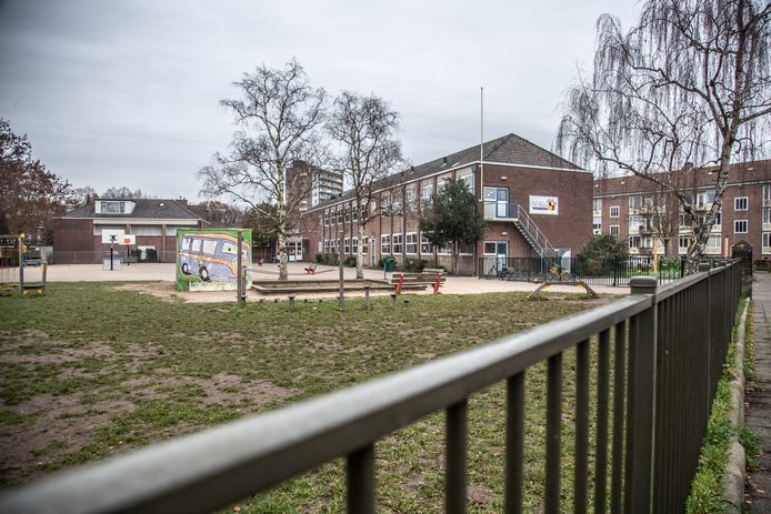 Te Veel Leerkrachten Met Verkoudheidsklachten Zwolse Basisschool Gaat Dicht Zwolle Destentor Nl