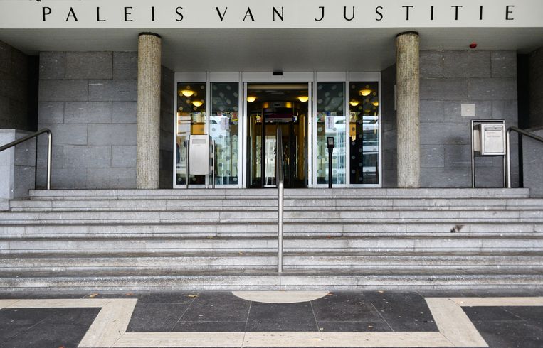 Het aantal zaken dat bij de rechtbank in Arnhem op de plank ligt is zo gegroeid, dat het Openbaar Ministerie heeft besloten de vervolging in 1.500 gevallen te staken.  Beeld Hollandse Hoogte /  ANP
