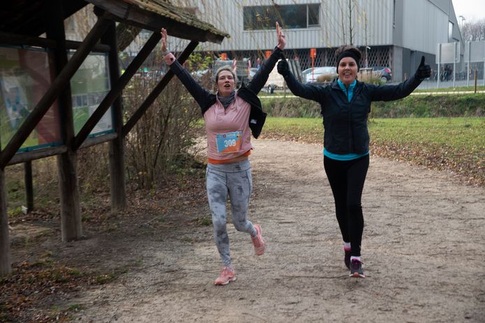 Lopen en wandelen voor het goede doel tijdens Sportyves aan het Damvalleimeer in Destelbergen.