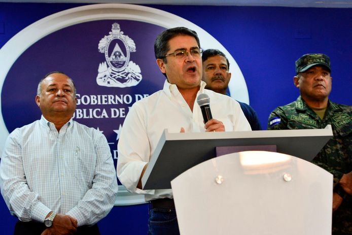 De Hondurese president Juan Orlando Hernandez ontkende gisteren tijdens de persconferentie dat hij nog maar iets te maken heeft met drugshandel en het witwassen van geld.