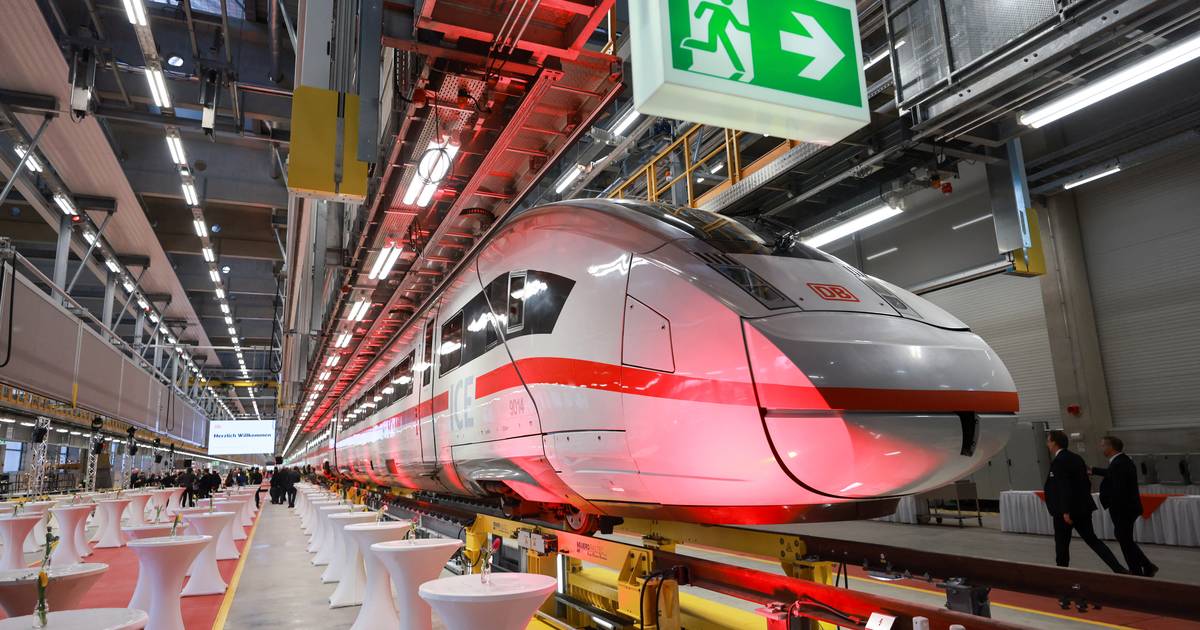 Deutsche Bahn все еще рассматривает возможность строительства поездов между Германией и Лондоном через туннель под Ла-Маншем.  снаружи