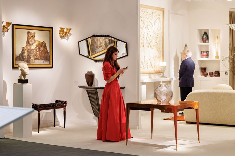 Bezoekers tijdens de VIP-opening van kunst- en antiekbeurs Tefaf. Beeld Natascha Libbert
