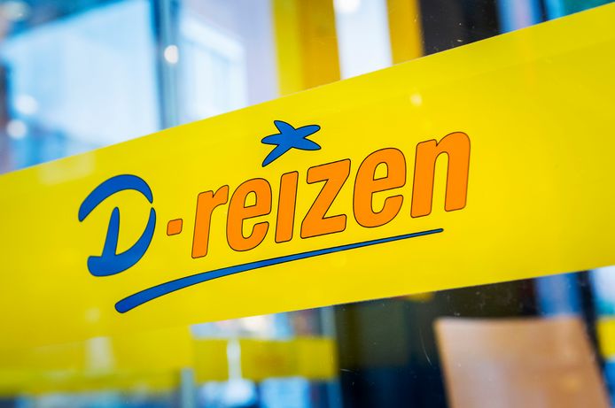 Het logo van D-reizen van een filiaal in Hoofddorp.