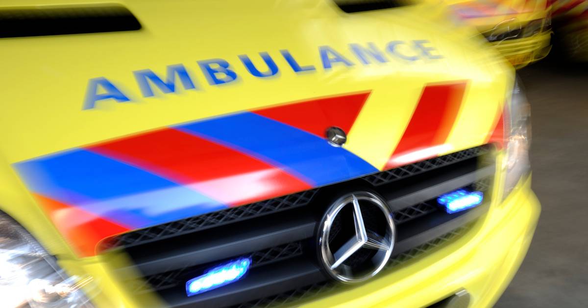 Twee jongens lichtgewond bij steekincident met langsrijdende scooter in Groningen.