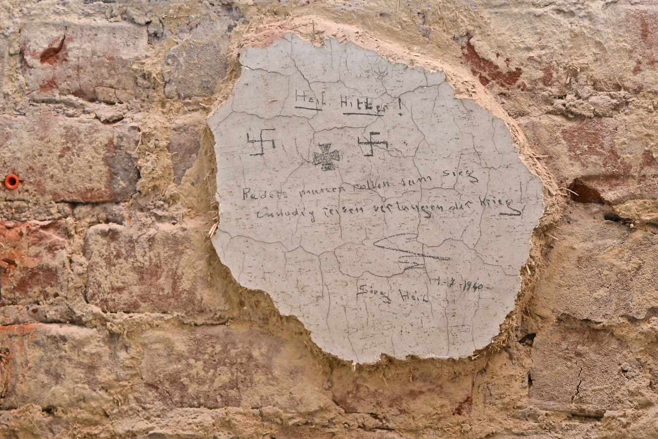 Bijzondere Duitse vondst in het oud gemeentehuis Volksbund moet