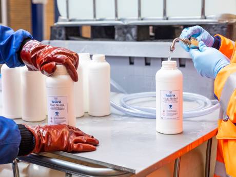 Bij Bavaria stroomt nu de handgel uit de kranen: ‘Iedereen werkt mee, een actie uit het hart’