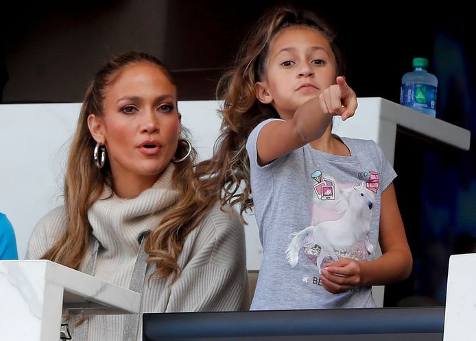 J-Lo en de kleine Emme. Zij heeft duidelijk het zangtalent van haar mama mee.