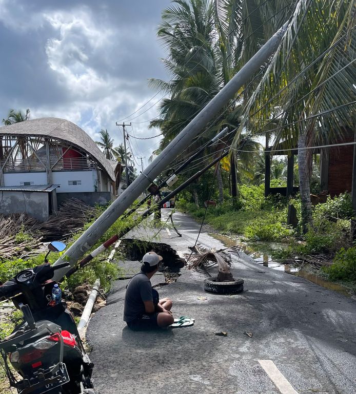 Kerusakan pulau setelah badai.