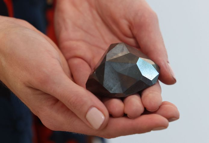 'Het Enigma', de zwarte diamant die het veilingshuis Sotheby's wil veilen voor 6 miljoen euro.