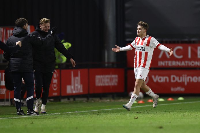 De 17-jarige Jason van Duiven maakt momenteel furore bij Jong PSV.