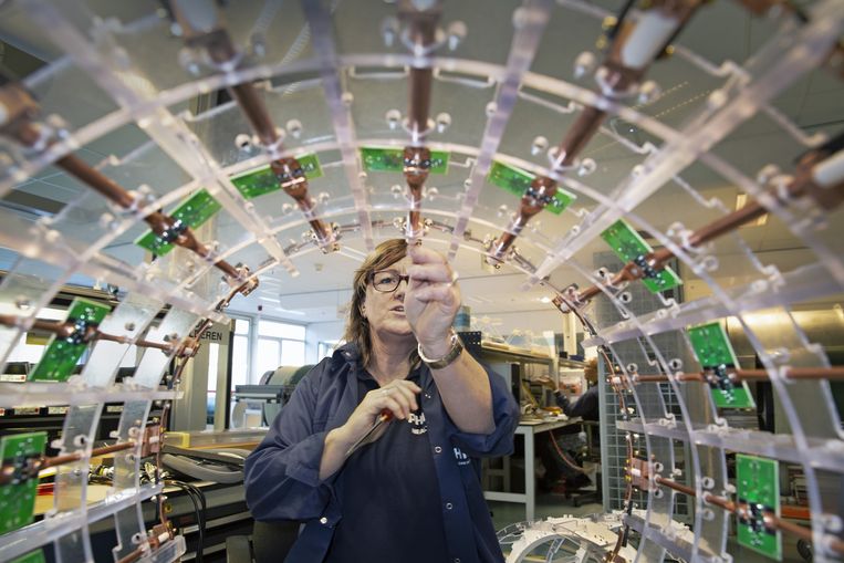 Productie van MRI-scanners bij Philips Healthcare in het Brabantse Best.  Beeld ANP / Ton Toemen Fotografie