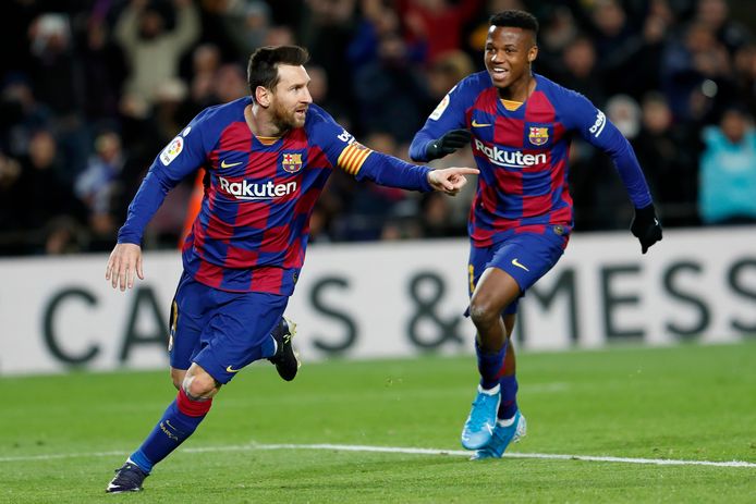 Messi en Ansu Fati aan het feest na de enige goal van Barça.