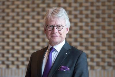 Commissaris van de Koning John Berends uit de running door val van paard