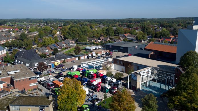 Vlak voor het vertrek verzamelen alle truck zich in het centrum van  Markelo.