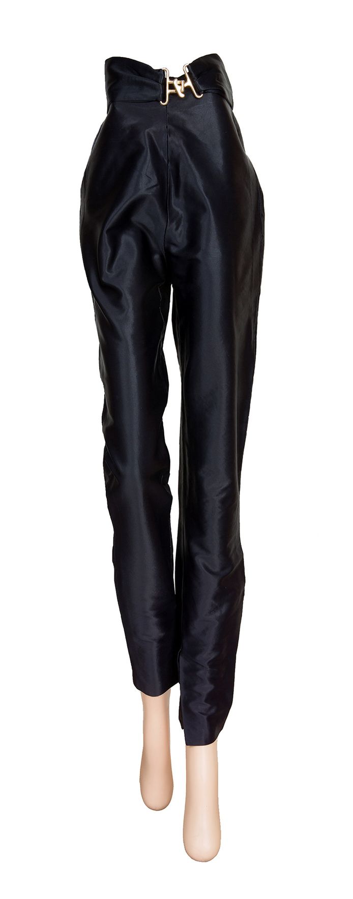 De hoge broek die Olivia Newton-John droeg in ‘Grease’ wordt geveild.