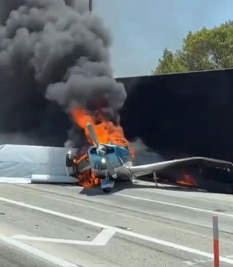 Un avion heurte un véhicule en s'écrasant sur une autoroute californienne