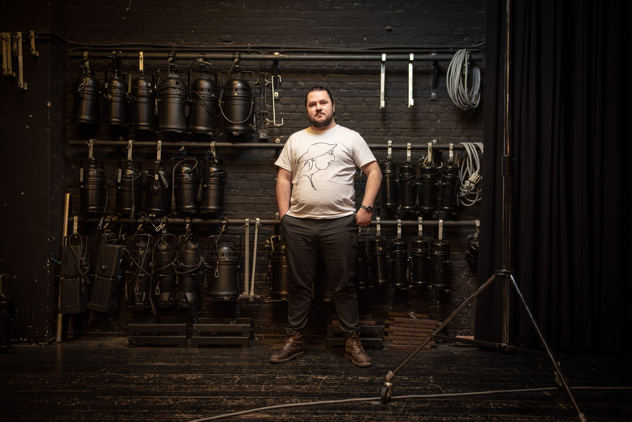 Samuel Allaman is student en runt een eigen bedrijf, Jammings. 'Ik wil mijn eigen baas zijn. Ik bepaal zelf wel wanneer ik werk.' Beeld Wouter Maeckelberghe