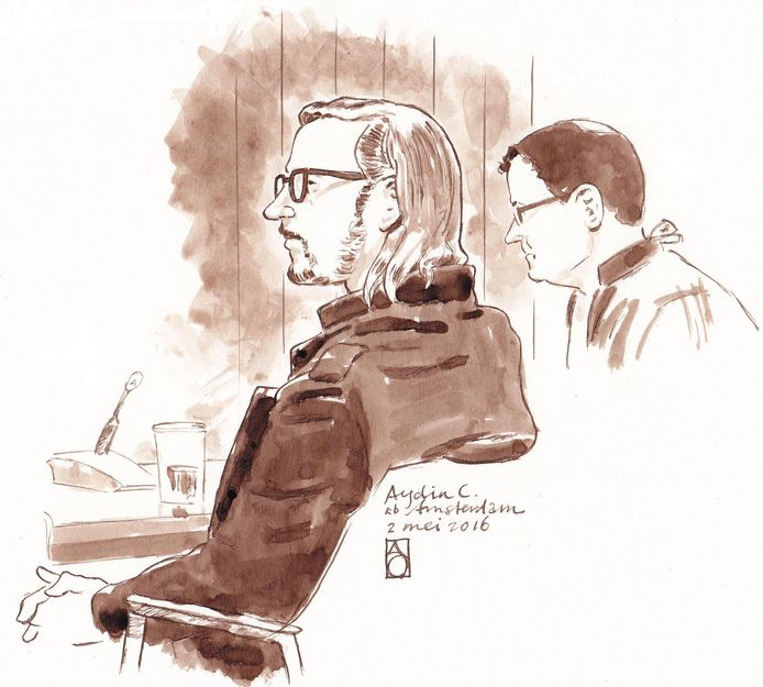 Rechtbanktekening van verdachte Aydin C. (links) tijdens een zitting in de zogeheten webcamzaak.